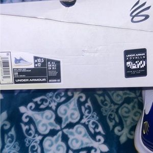 Stephen curry 3z6 brand new size 10.5